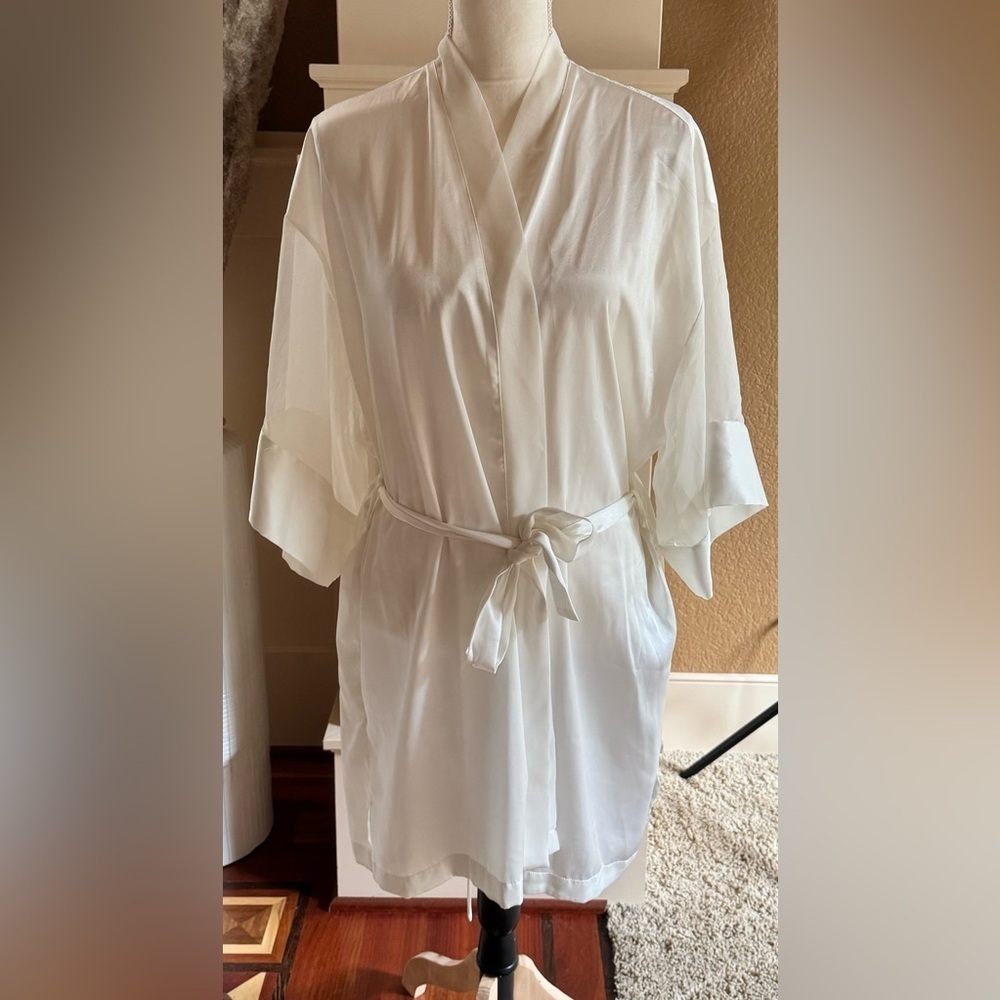 Victoria’s Secret  Vintage Elegant White Kimono Robe